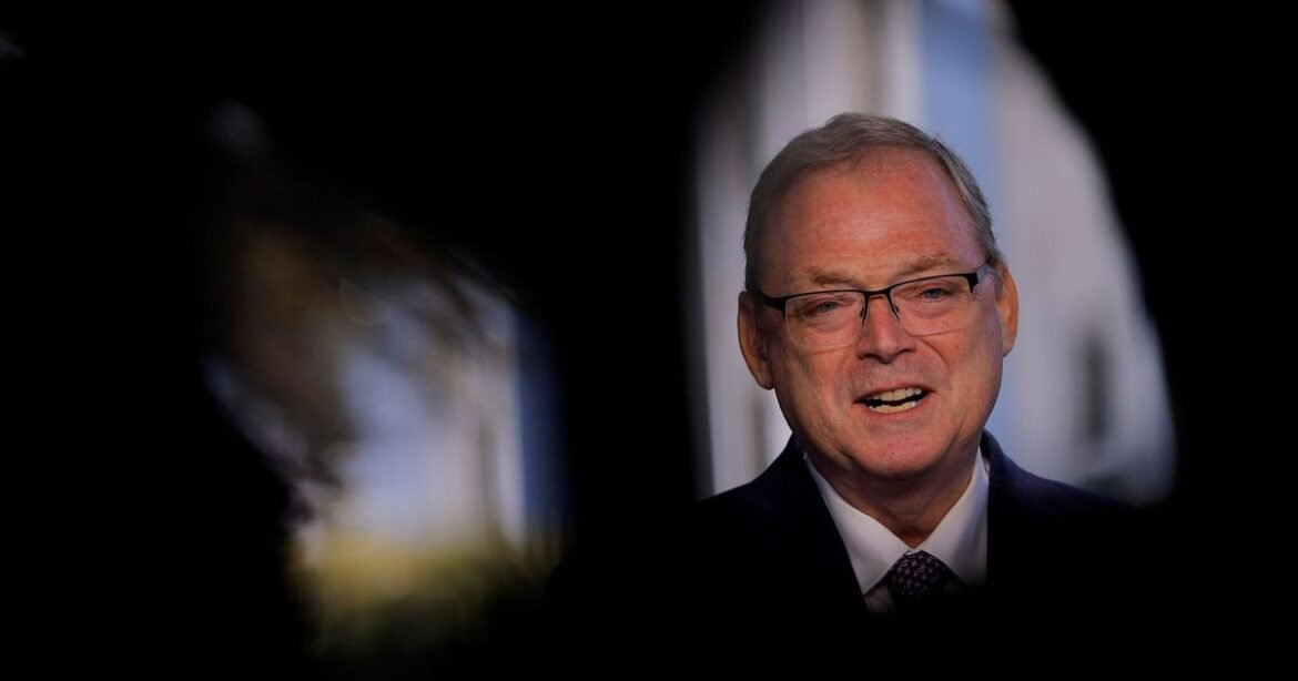 Hassett afirma que a Casa Branca valoriza a independência do Fed.