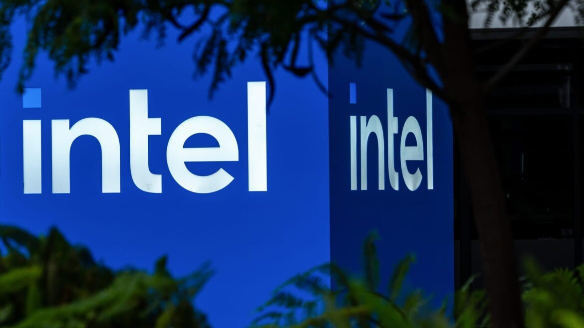 Intel e AMD recebem upgrade no KeyBanc devido à forte demanda por servidores para IA