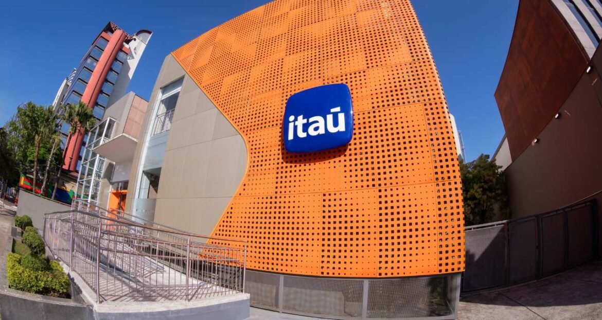 Itaú se destaca como a única marca brasileira entre as 500 mais valiosas do mundo, enquanto outro grande banco é excluído da lista.