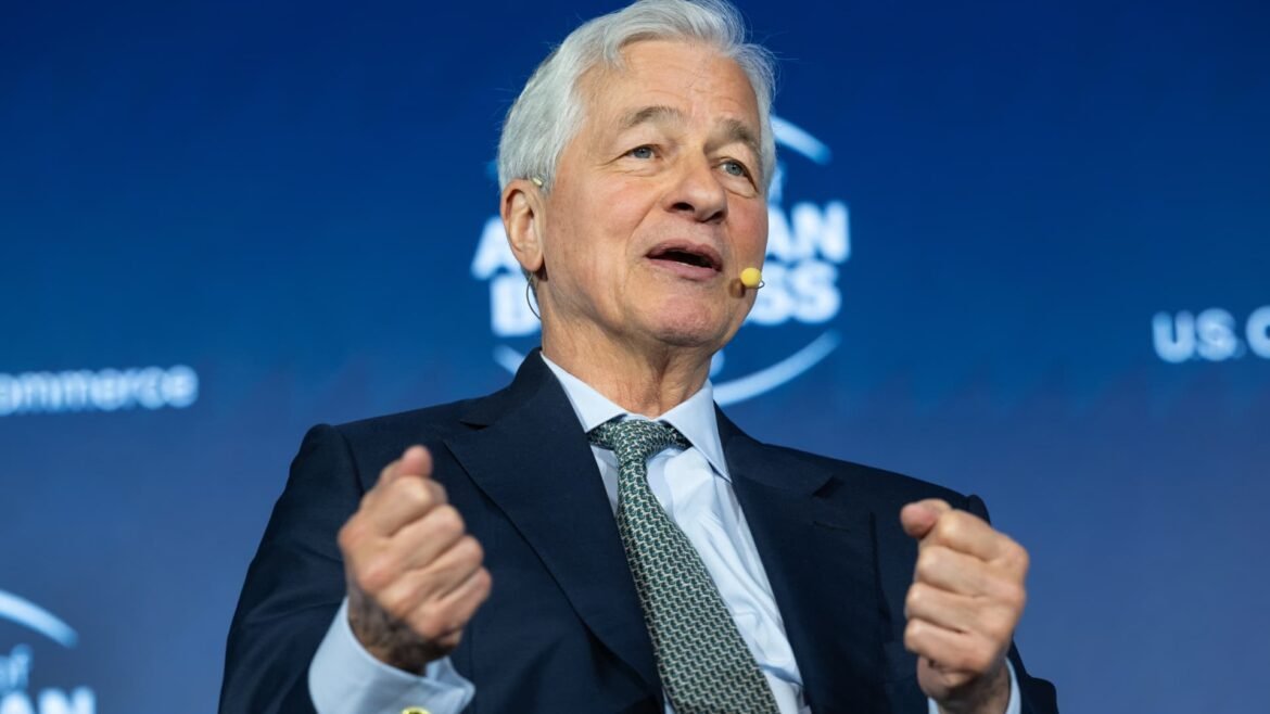 JPMorgan Chase igualará contribuição de $1.000 para 'contas Trump'