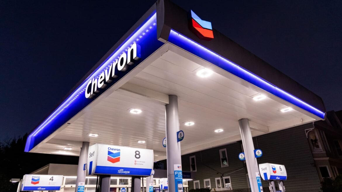 Mercado vê Chevron como a grande vencedora na Venezuela, mas gigantes do petróleo enfrentam um longo caminho pela frente.