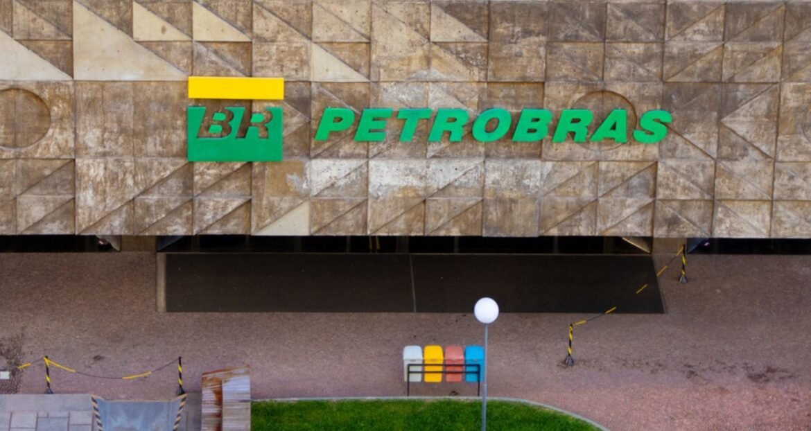 Petrobras (PETR4) alcança 10ª alta consecutiva e ultrapassa R$ 500 bilhões em valor de mercado.