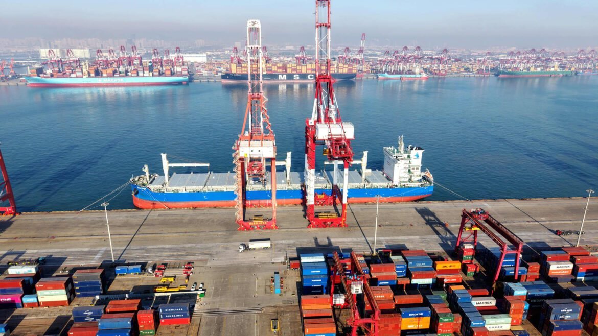 Superávit comercial da China atinge recorde de US$ 1,2 trilhão com exportações de dezembro superando expectativas