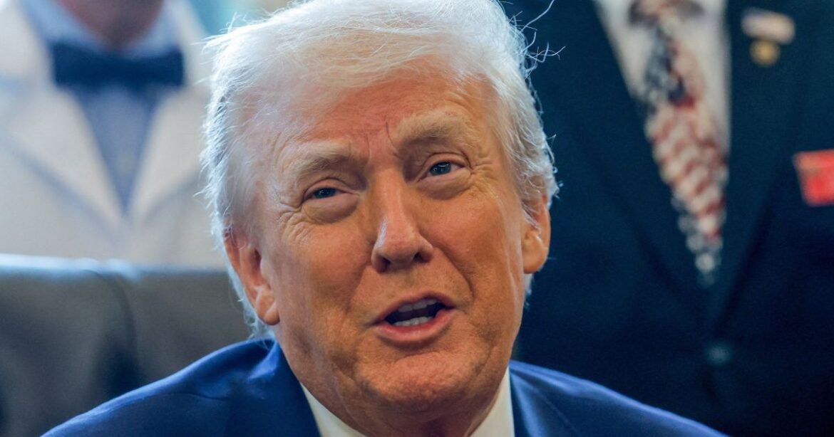 Trump afirma que EUA extraíram 50 milhões de barris de petróleo da Venezuela