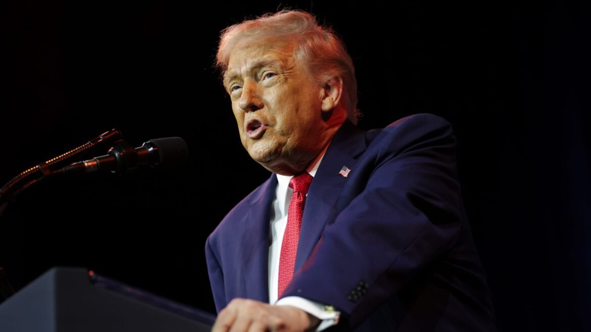 Trump afirma que não permitirá dividendos e recompra de ações para empresas de defesa.
