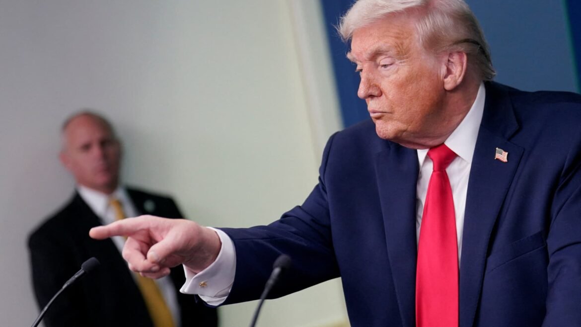 Trump afirma que "vocês vão descobrir" sobre a estratégia de aquisição da Groenlândia.