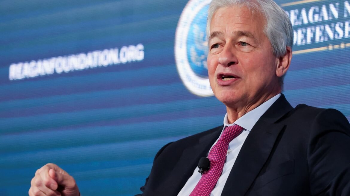 Trump ameaça processar o JPMorgan Chase por 'desbancarização'