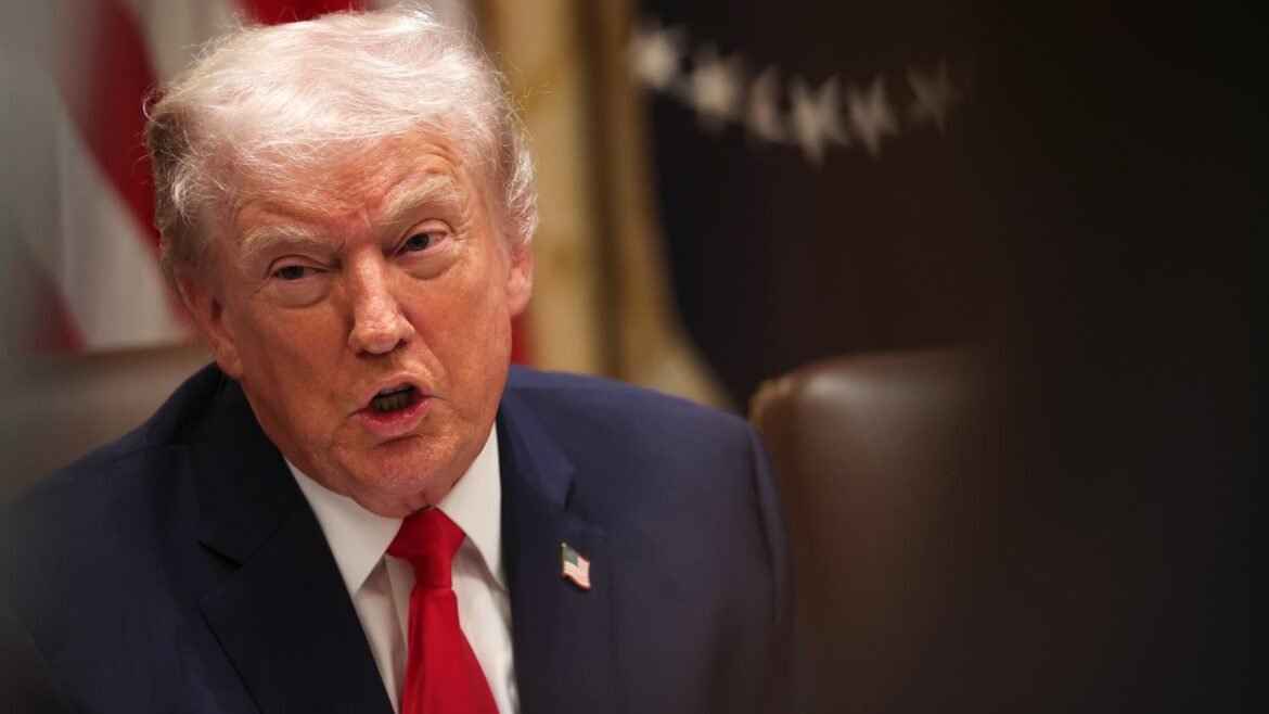 Trump anuncia que EUA vão descredenciar Bombardier Global Express até que o Canadá certifique o Gulfstream.