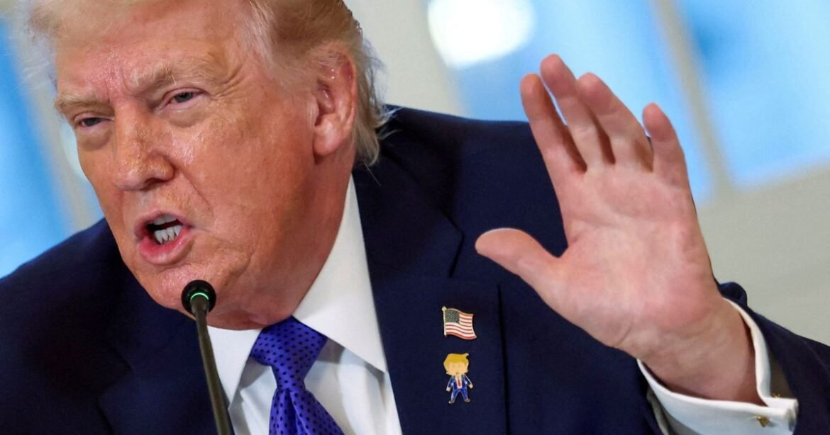 Trump impõe tarifas de 25% sobre nações que negociam com o Irã