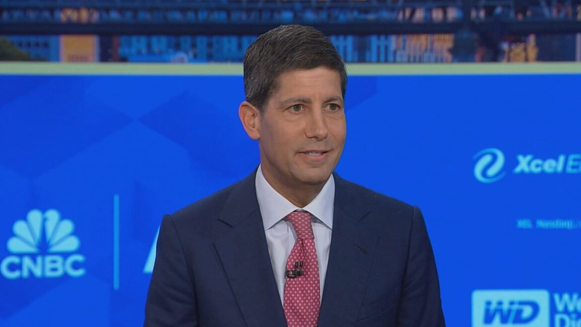 Trump indica Kevin Warsh para a presidência do Federal Reserve em substituição a Jerome Powell.