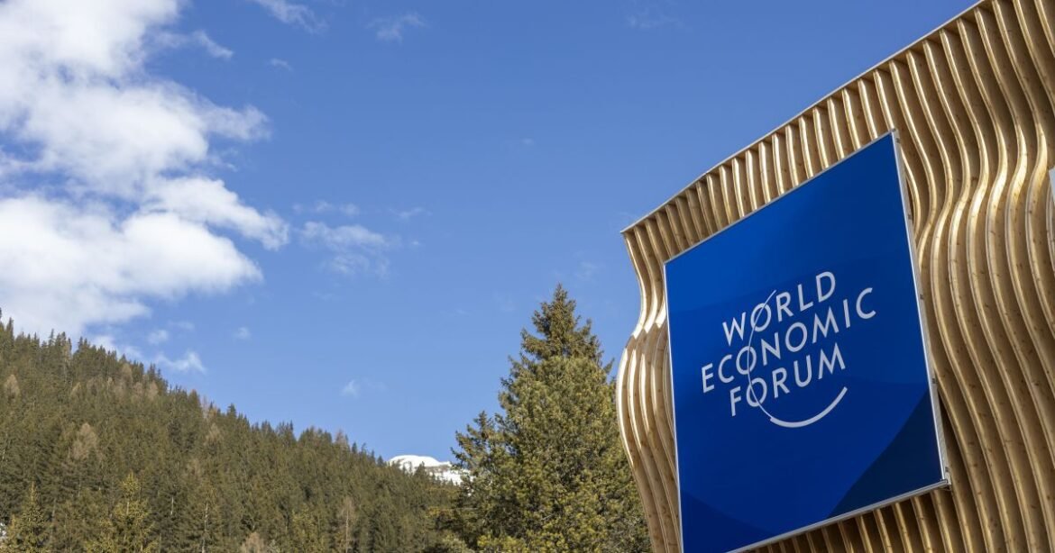 Trump se pronuncia em Davos diante de ameaças tarifárias a aliados europeus