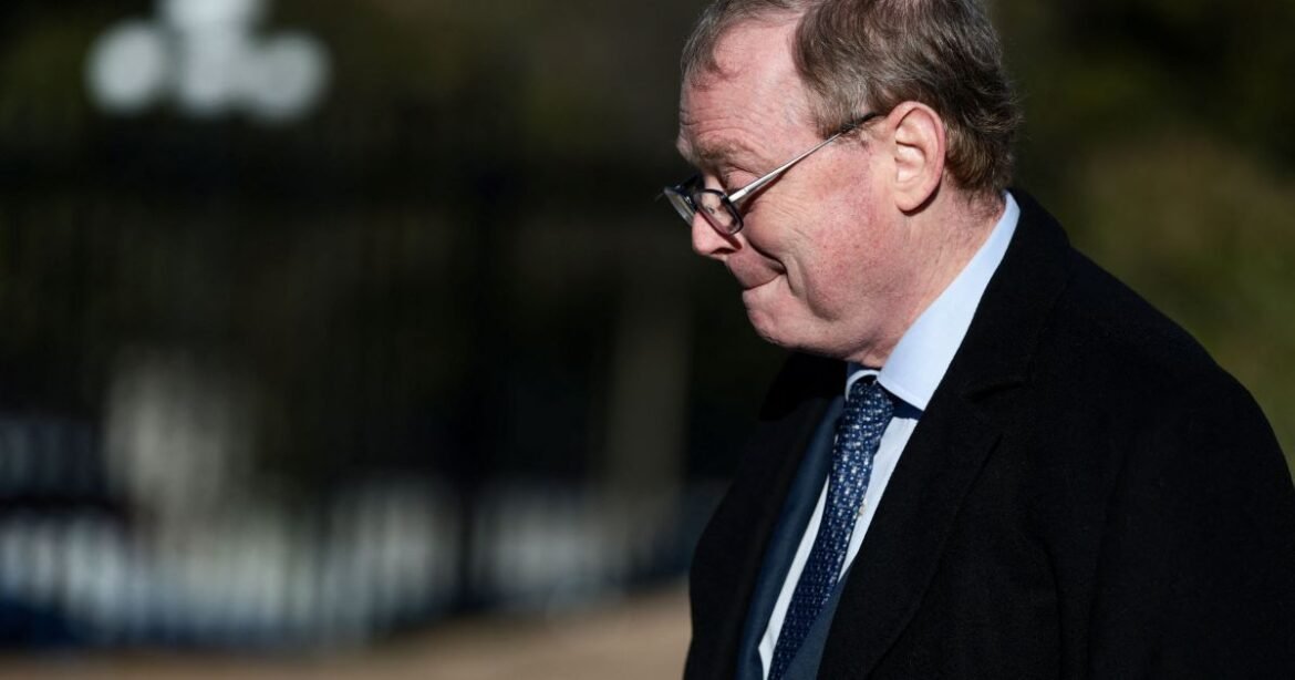 Trump sinaliza desejo de manter Hassett na equipe da Casa Branca.