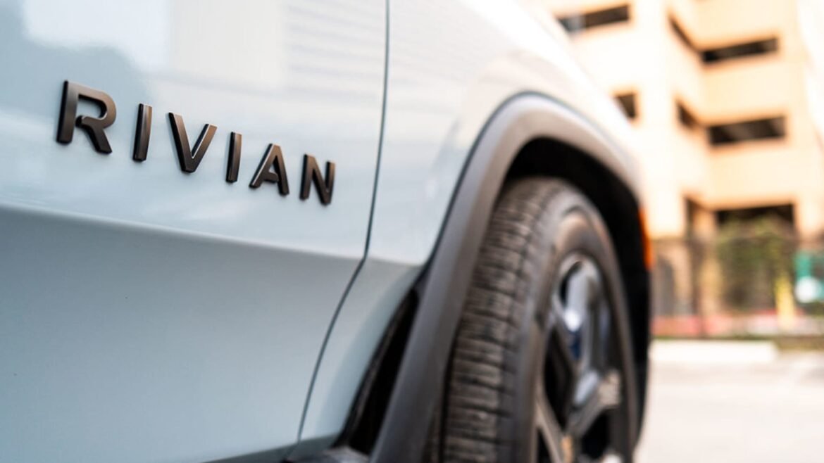 UBS adota viés negativo para a Rivian e afirma que avaliação parece exagerada após a alta recente.