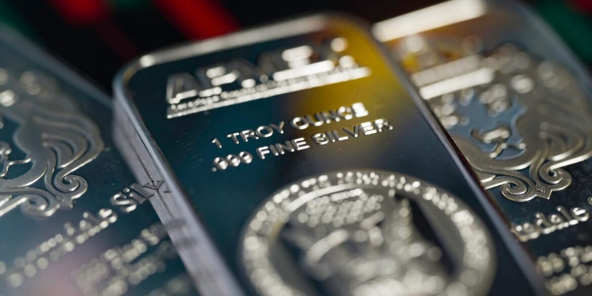Vender a América: Como Trump Está Impulsionando o Recorde de Preços de Ouro e Prata em 2026
