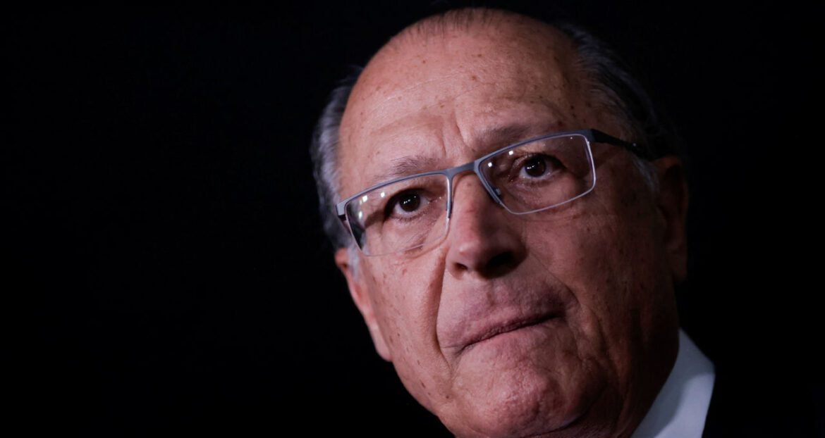 Alckmin acredita que a próxima reunião do Copom marcará o início da redução da taxa de juros.