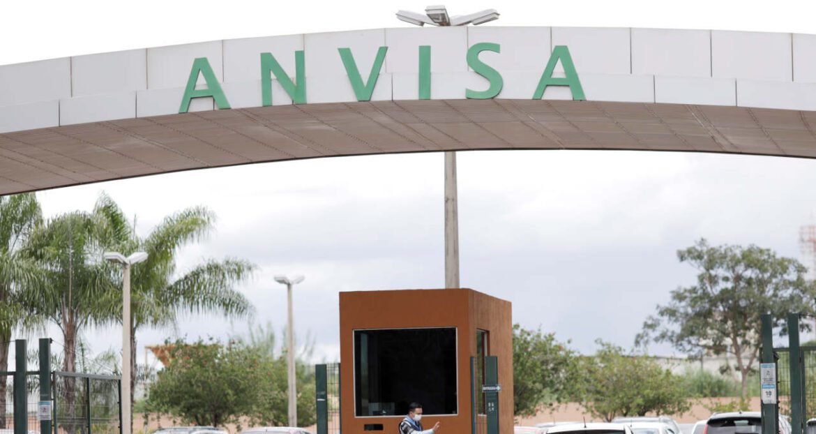 Anvisa interdita lote de leite condensado após falha em teste; confira se o produto está na sua casa.