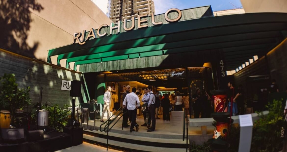 Após resultados do 4T25 superarem expectativas, é o momento de investir? Confira a opinião de 5 analistas.