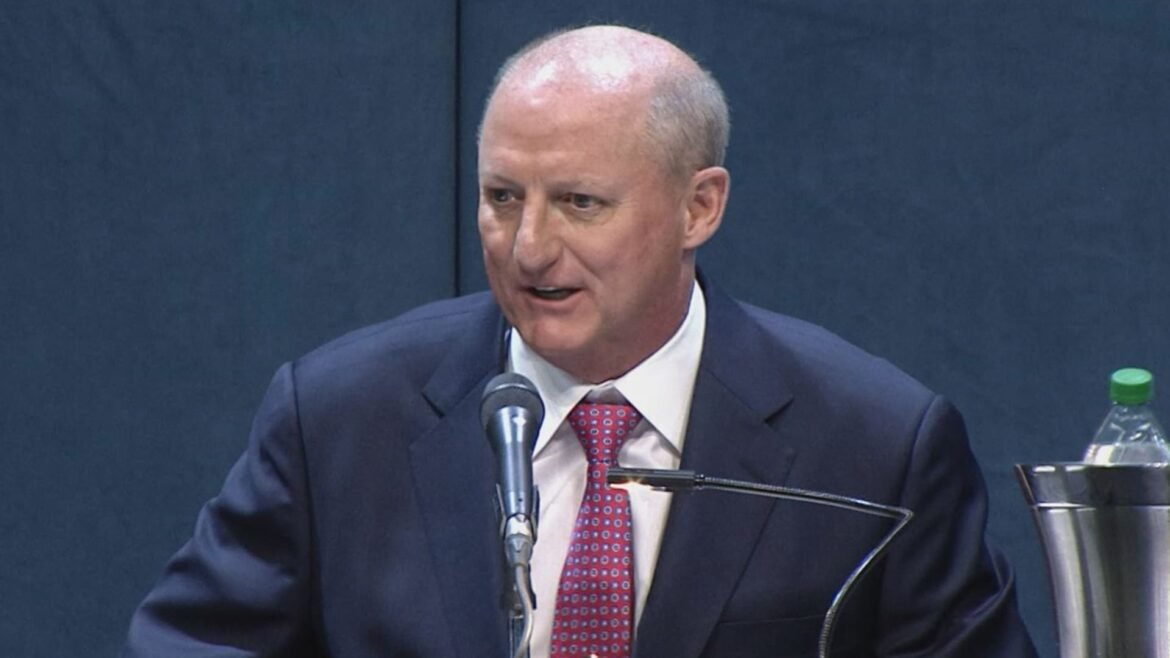 CEO da Berkshire, Greg Abel, promete manter a cultura de investimentos disciplinados de Buffett em sua primeira carta anual.