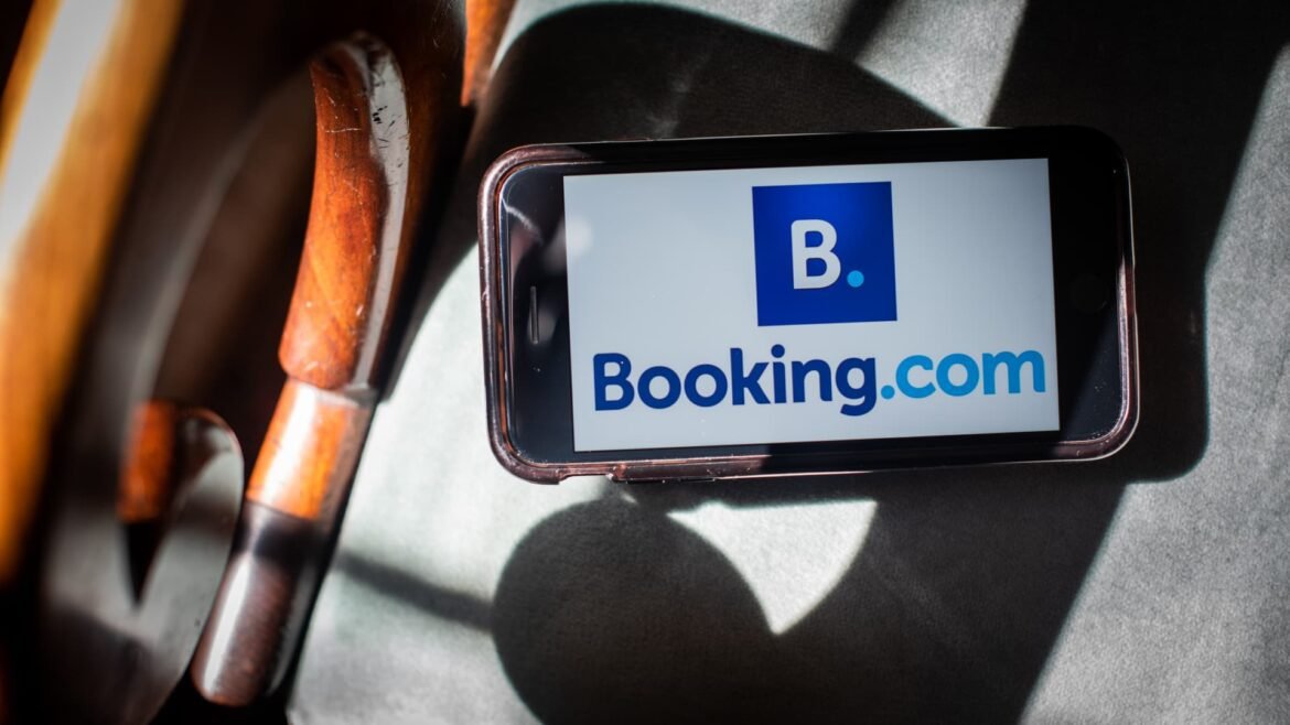 Gordon Haskett eleva a classificação da Booking Holdings antes dos resultados, alegando que os temores em relação à IA são exagerados.
