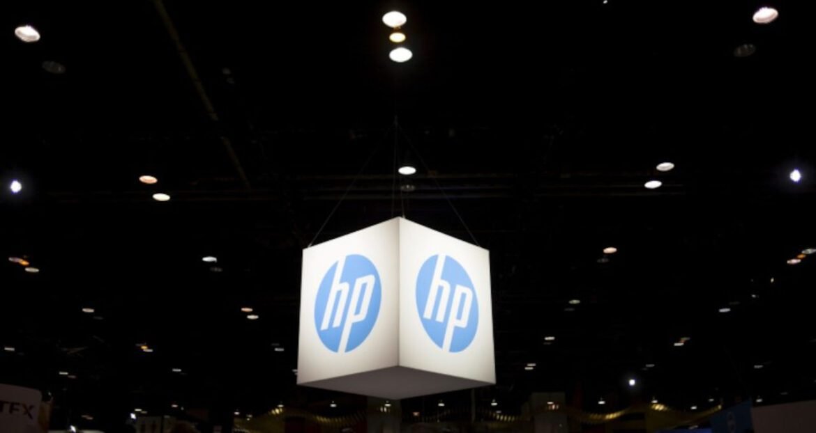 HP revisa suas projeções para o ano fiscal devido ao aumento dos custos com a alta dos preços de memória.