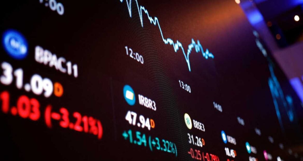 Ibovespa reage à produção industrial e à ata do Copom