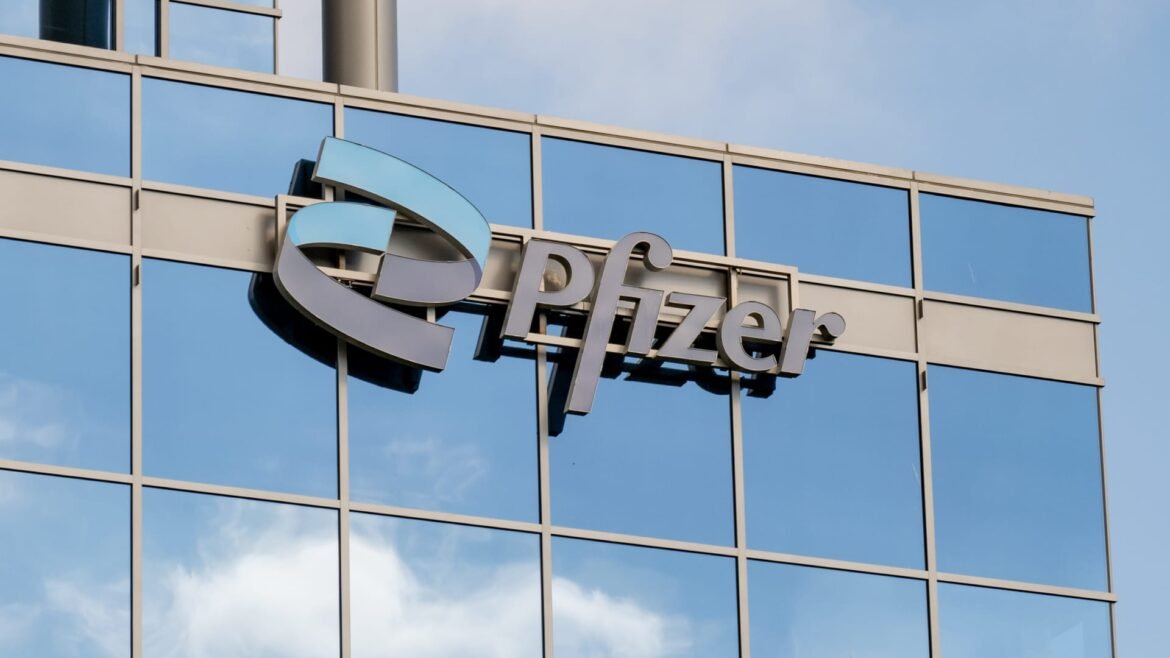Injeção mensal da Pfizer para obesidade apresenta resultados promissores em estudo clínico.