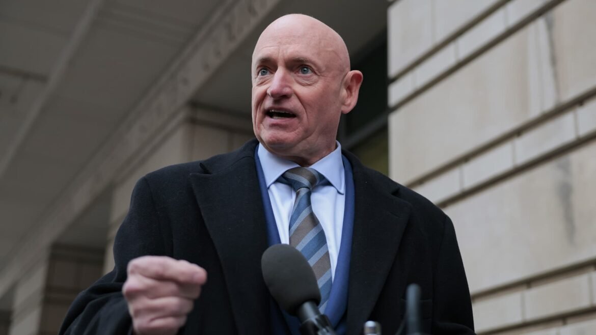 Júri federal decide não acusar Kelly e Slotkin por conspiração sediciosa