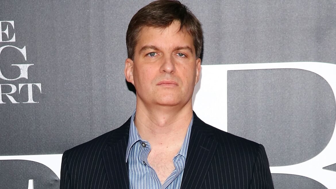 Michael Burry compara Nvidia ao pico da bolha da dot-com com a Cisco.