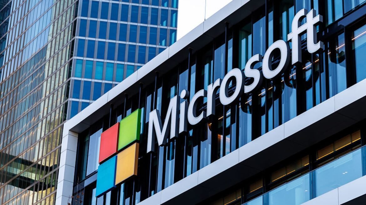 Microsoft enfrenta queda este ano com receios de que a IA desestabilize o Office; Goldman recomenda comprar na baixa.