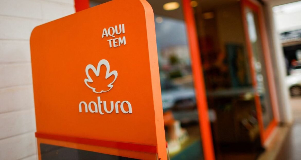 Natura (NATU3) vende Avon na Rússia por R$ 166,3 milhões; saiba mais.