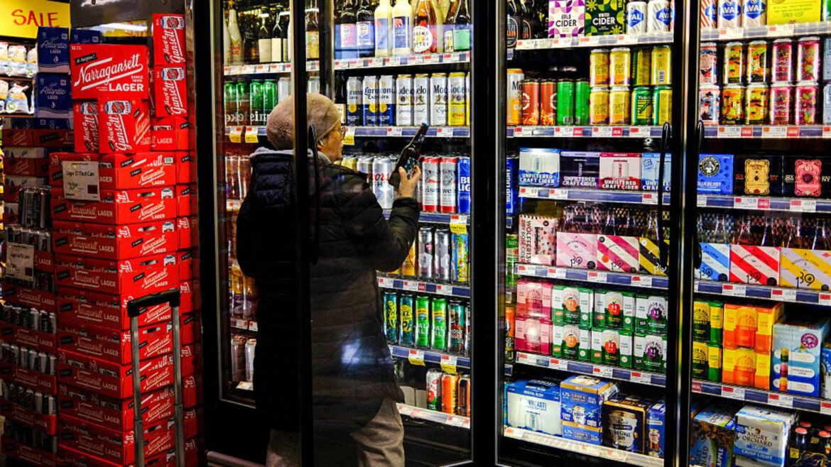 Os produtos essenciais estão em alta em 2026. Descubra os fatores que impulsionam esse crescimento.