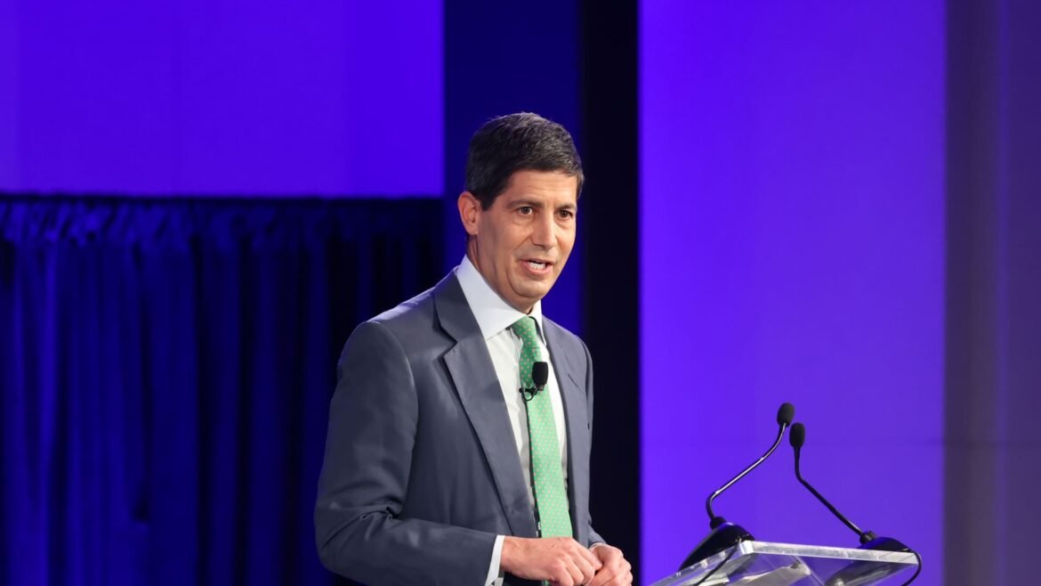 Ouro e prata despencam com Trump escolhendo Kevin Warsh para a presidência do Fed