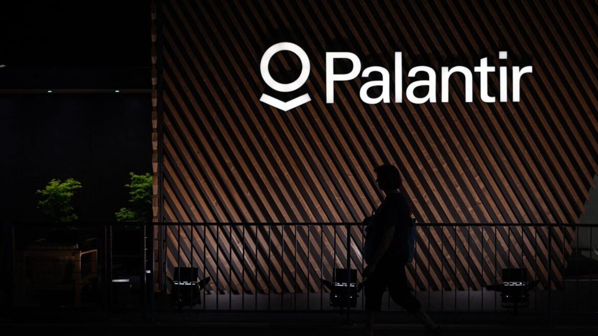 Palantir sofre atualização antes dos resultados de segunda-feira, ações projetadas para alcançar R$ 200.