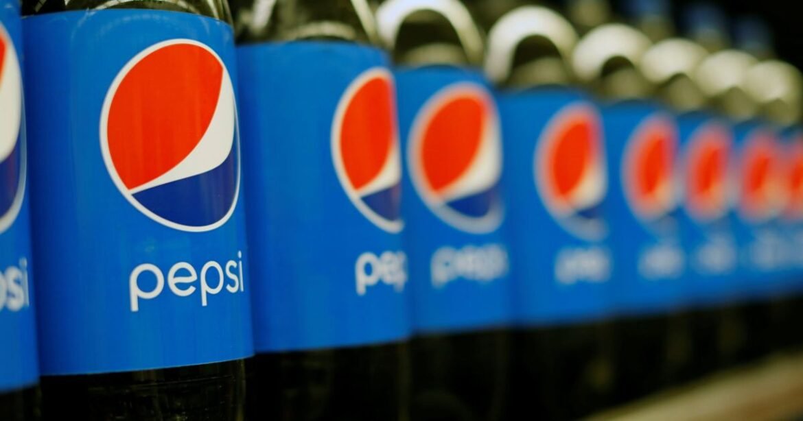 PepsiCo supera previsões de lucro e anuncia redução de preços em seus produtos.