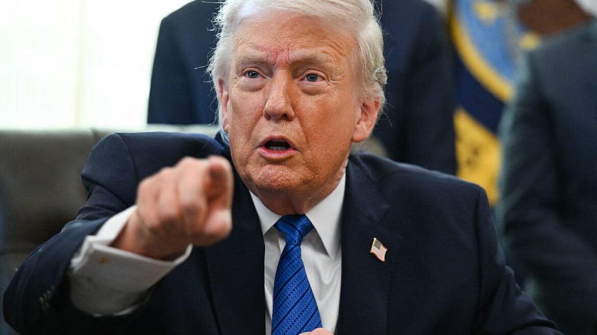 Trump se mantém fora da disputa entre Netflix e Paramount sobre a WBD.