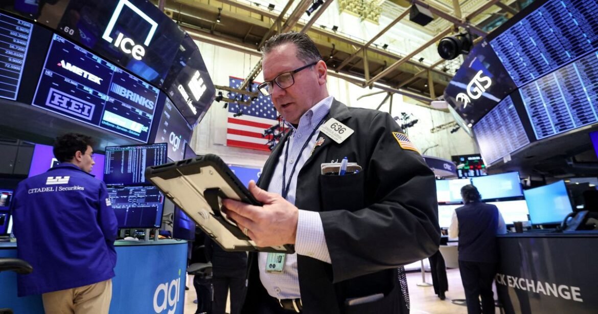 Wall Street avança antes da divulgação da ata do Fed