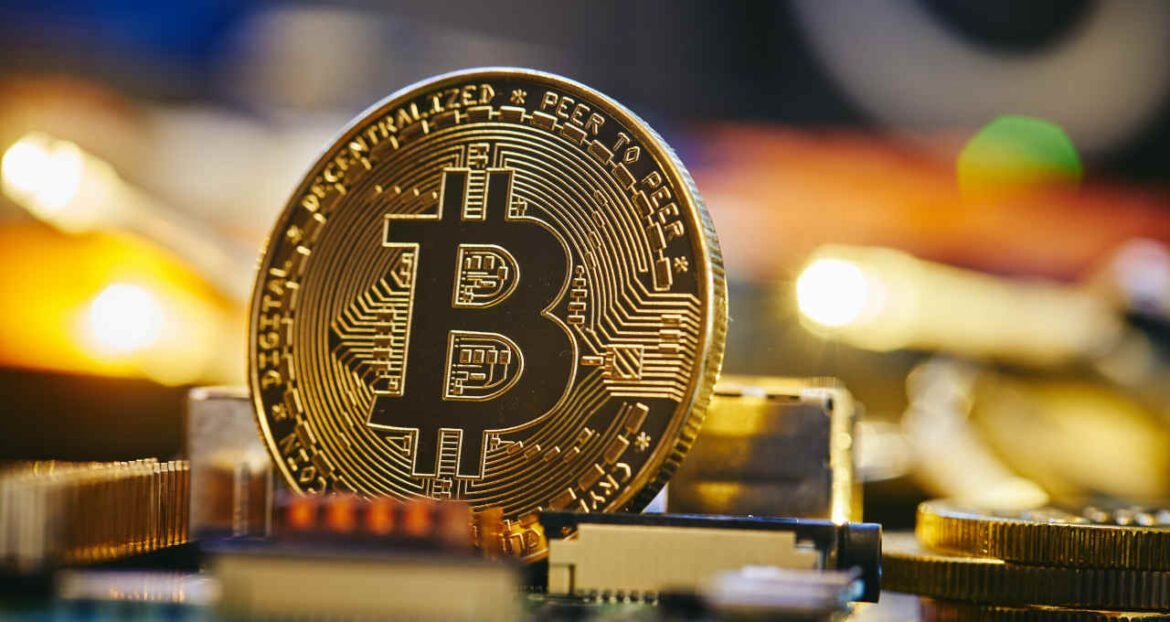 95% do Bitcoin (BTC) já foi minerado, mas a extração do restante pode levar mais de um século; entenda.
