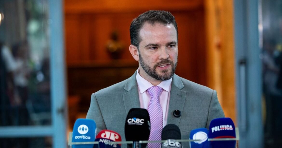 A pedido de Lula, Fazenda analisa estratégias para diminuir o endividamento das famílias.