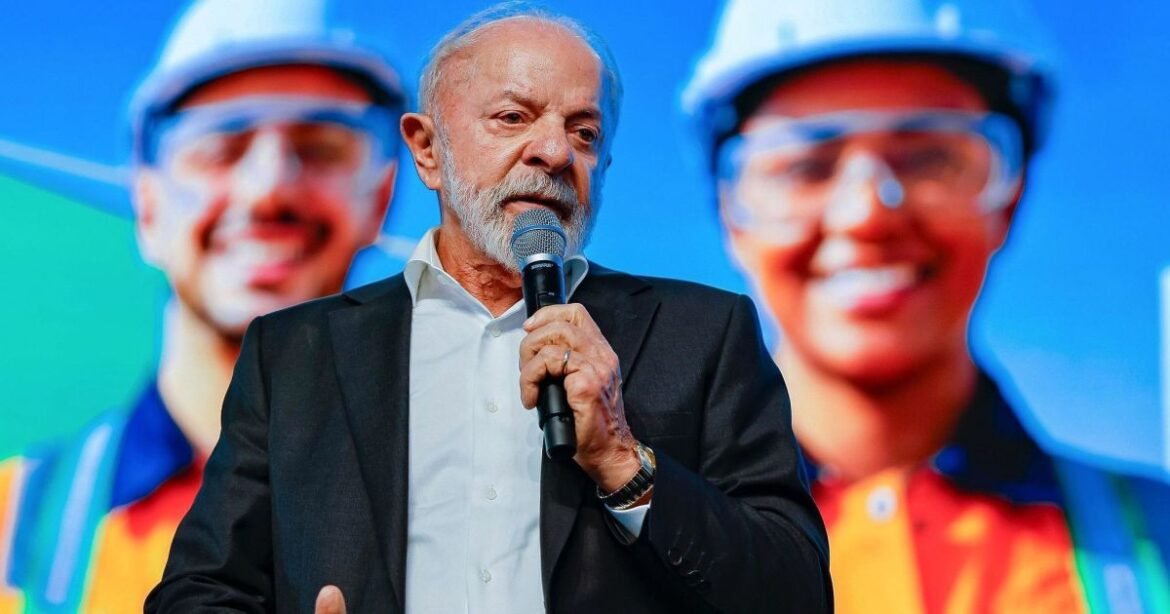 Analistas alertam sobre o aumento de cargos públicos e suas consequências para o orçamento.
