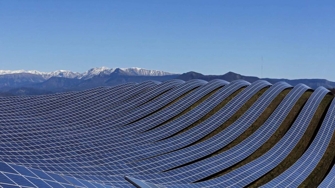 Brasil se destaca como líder em emissões de certificados de energia renovável no cenário global.