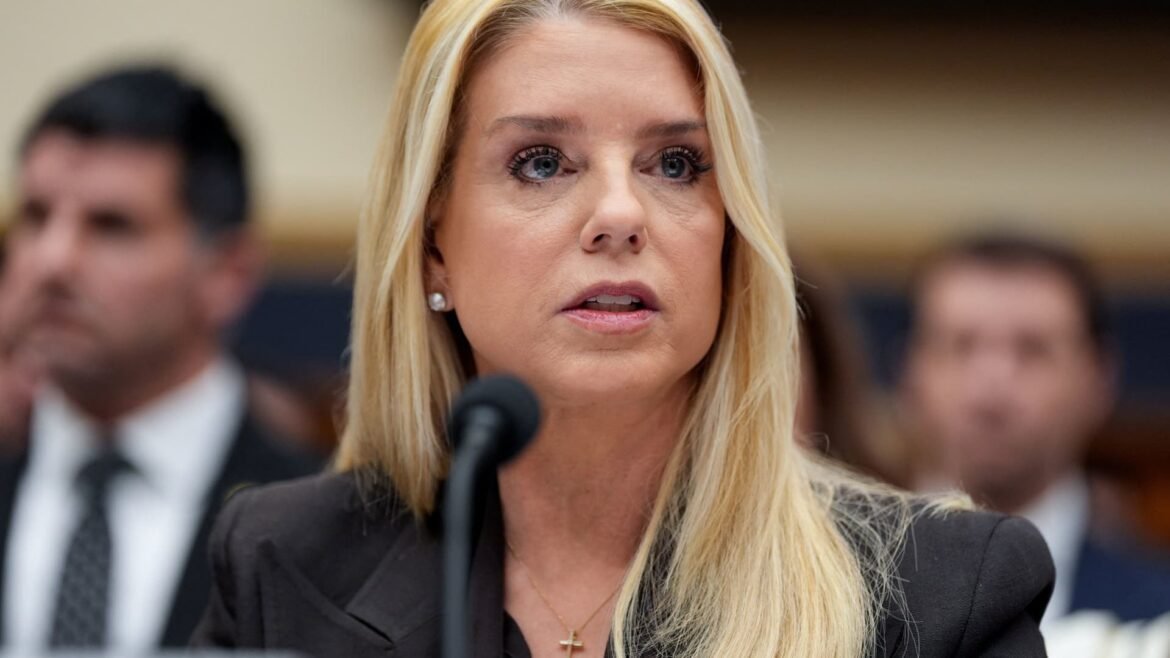 Comitê da Câmara convoca a Procuradora Geral Pam Bondi