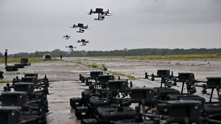 A fabricante de drones chinesa DJI está dominando o mercado – apesar de estar na lista negra dos EUA.