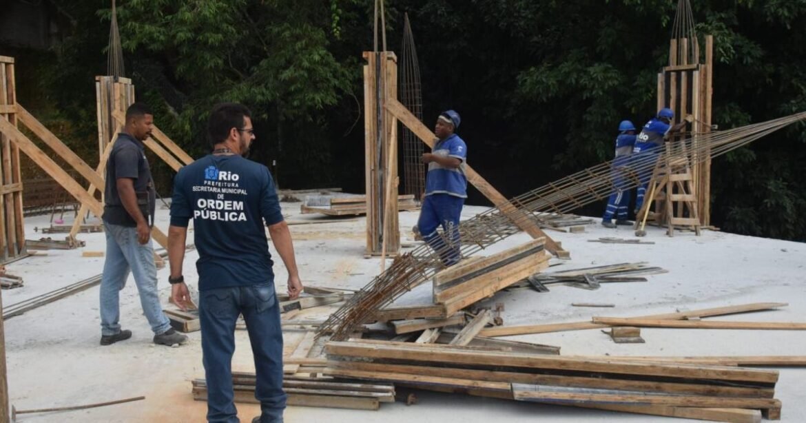 Construção Civil vê confiança aumentar 2,1 pontos em março, alcançando 93,6 pontos, segundo a FGV.