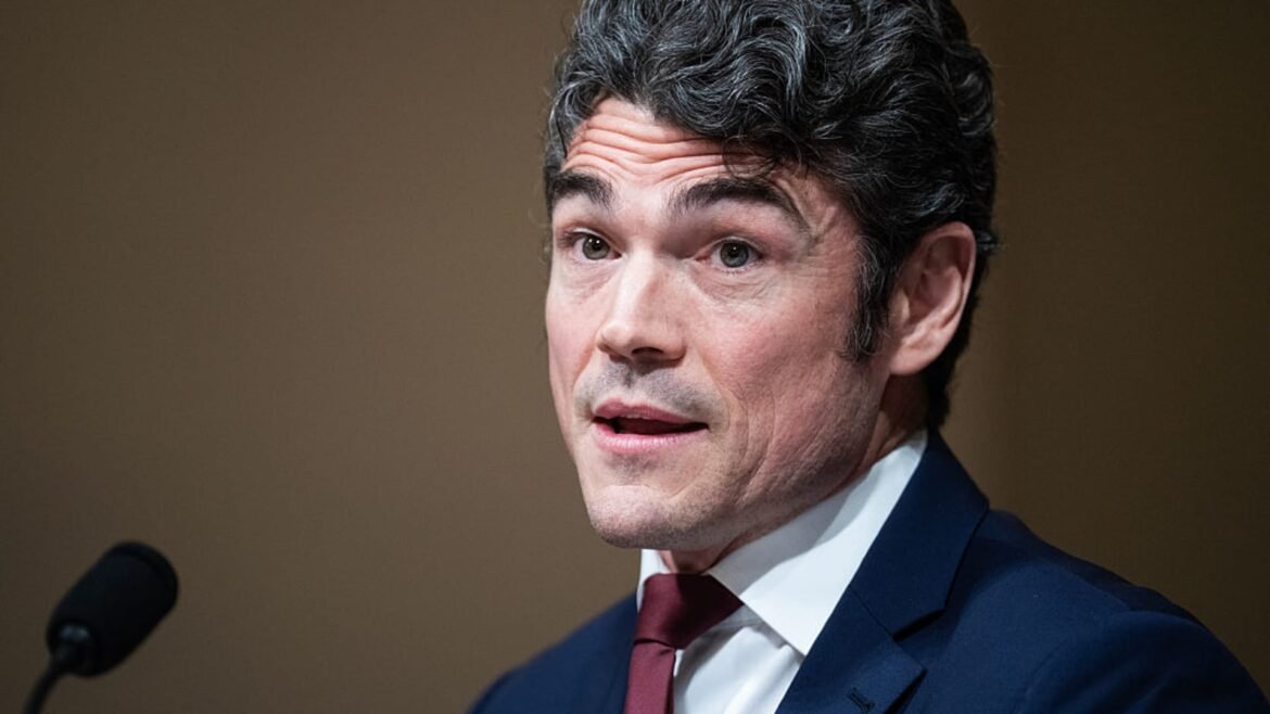 Diretor de Contraterrorismo dos EUA, Joe Kent, renuncia por conta da guerra no Irã