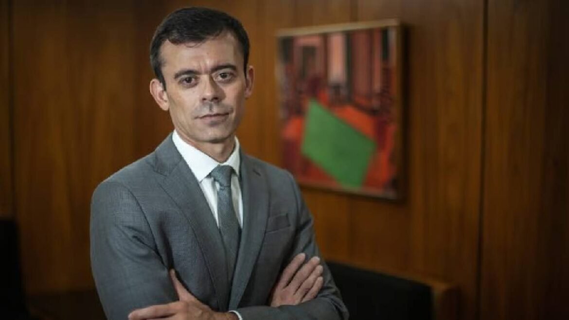 Durigan nomeia Ceron como novo secretário-executivo da Fazenda e Daniel Leal à frente do Tesouro.