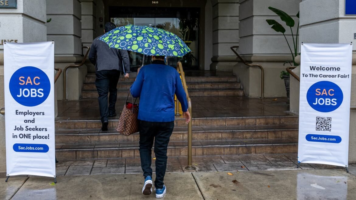 "É apenas o começo" — Cramer alerta que o fraco relatório de empregos indica que as perdas de vagas relacionadas à IA já chegaram