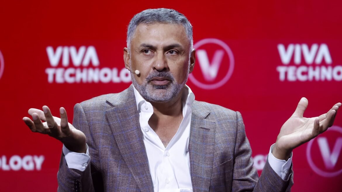 Empresa recomprou ações na recente queda de software; foi uma jogada acertada.