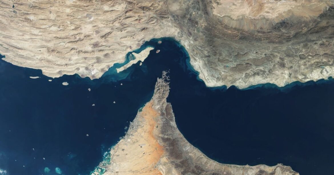 Irã avalia desbloquear Ormuz com negociações em yuan chinês