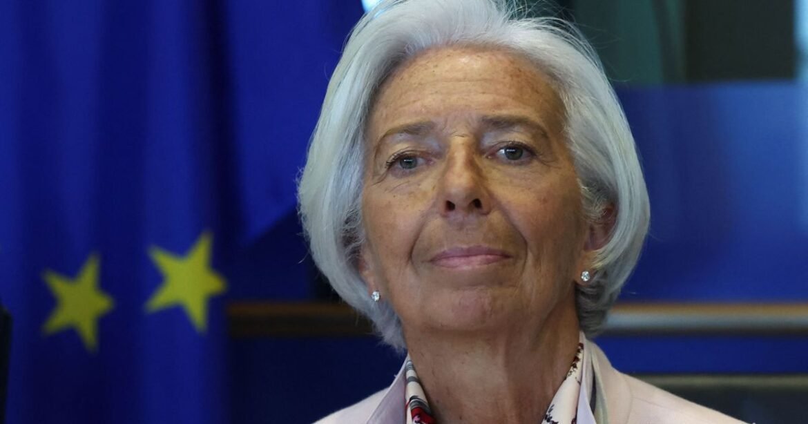 Lagarde afirma que BCE precisará agir de maneira 'decisiva' se a inflação aumentar.