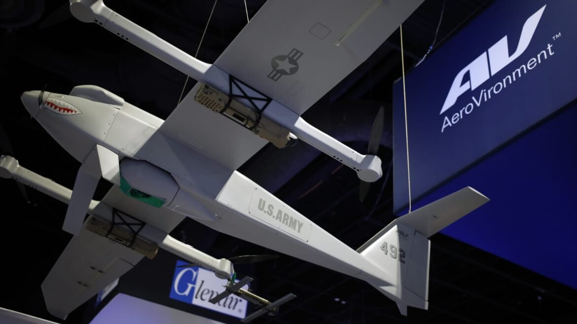 O mercado de drones está prestes a disparar graças à IA e aos conflitos bélicos. Como aproveitá-lo?
